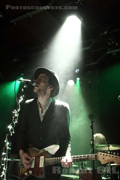 THE VEILS - 2009-04-29 - PARIS - La Maroquinerie - Finn Andrews